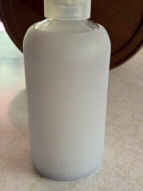 Bkr Light Grey Little Glass Silicone Water Bottle 500 mL